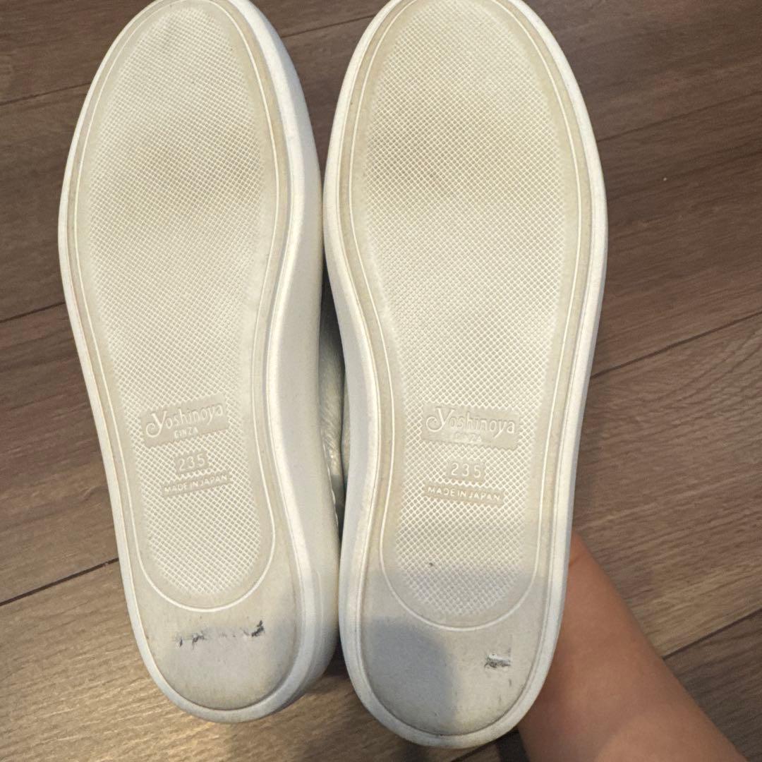 銀座Yoshinoya シルバー スニーカー ジッパー付き　23.5cm