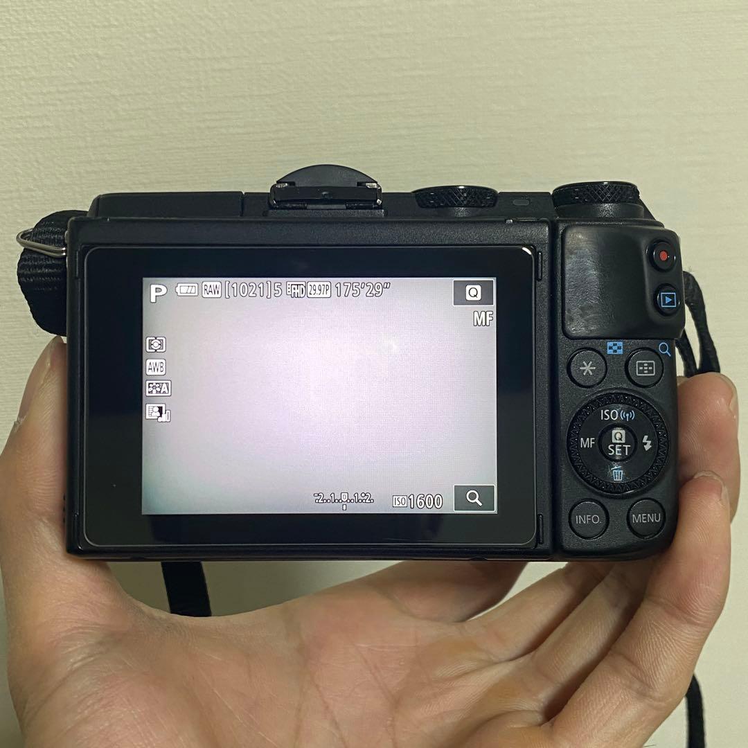Canon EOS M3 ボディ動作確認済付属品あり液晶反転時ブラックアウト