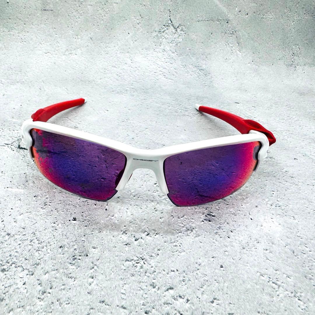 Oakleyオークリースポーツサングラス ホワイト×レッド PRIZM - メルカリ