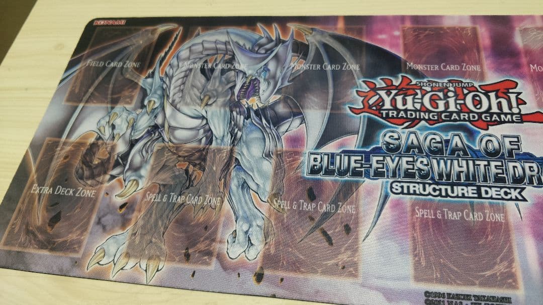 遊戯王プレイマット SAGA OF BLUE-EYES WHITE DRAGON