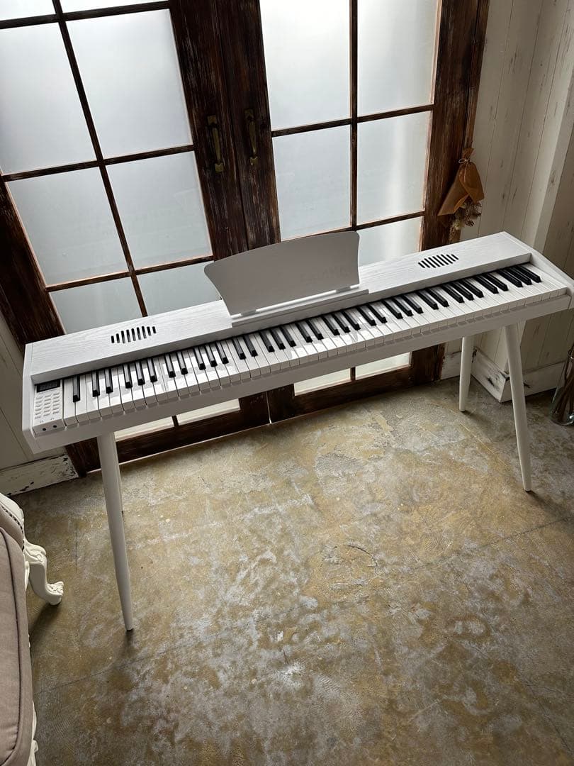 スタンド付き　電子ピアノ88鍵盤　給電タイプ　木目調ボディ　ホワイト 楽天市場】【スタンド付き】電子ピアノ 88鍵盤 木製 給電タイプ dream