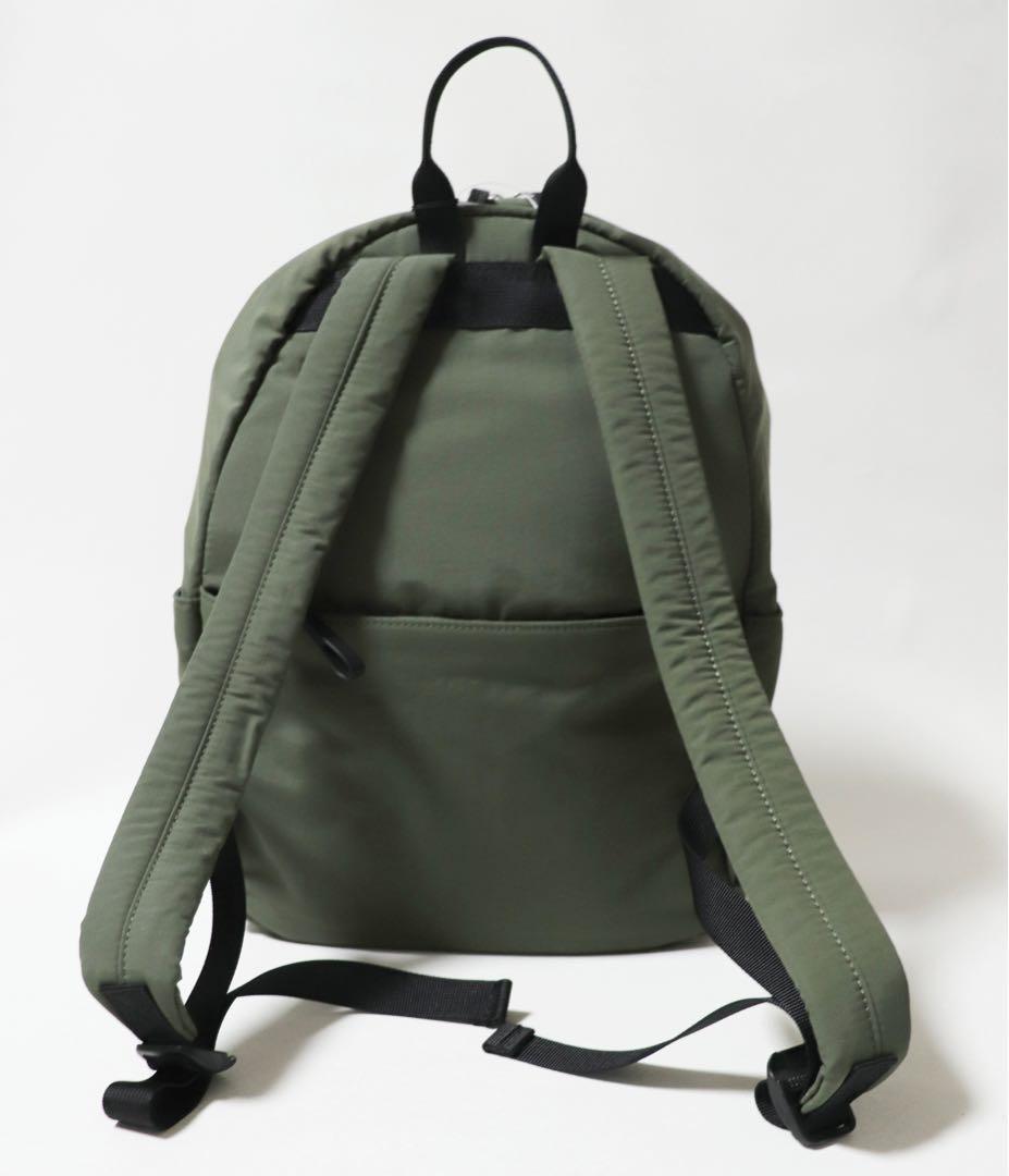 《マンハッタナーズ》未使用 ポケット多数 かわいいネコちゃん軽量リュックサック