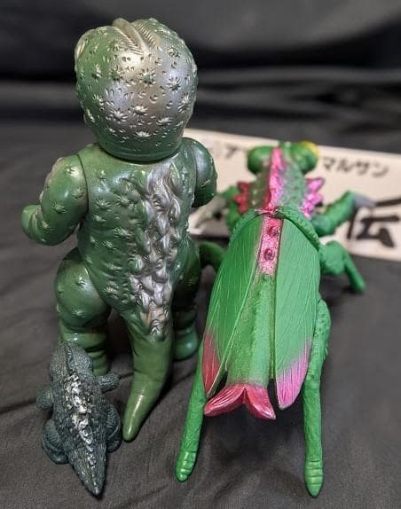 ミニラ（ブルマァク復刻）＆カマキラス（マルサン）ソフビフィギュア2