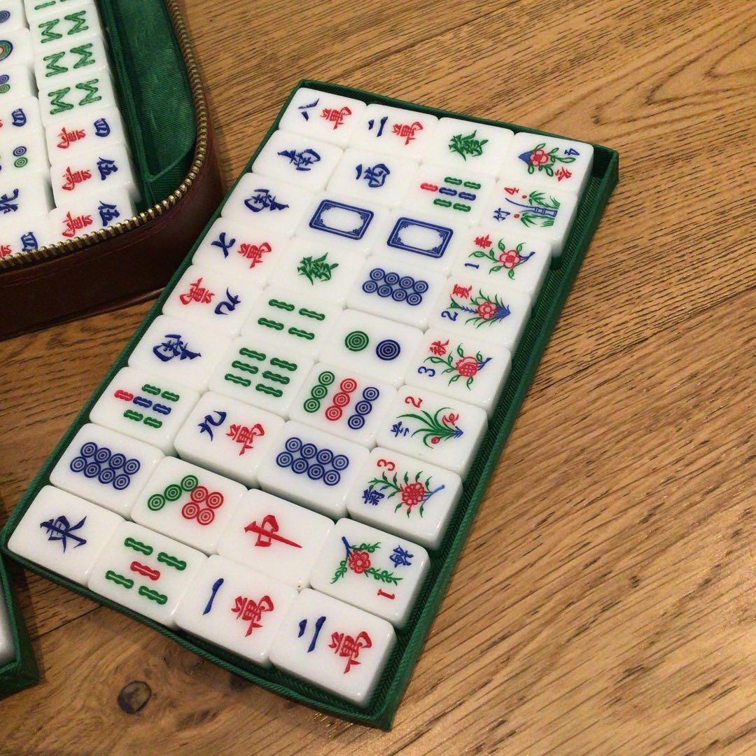 麻雀セット(麻雀牌と組立式麻雀マット)