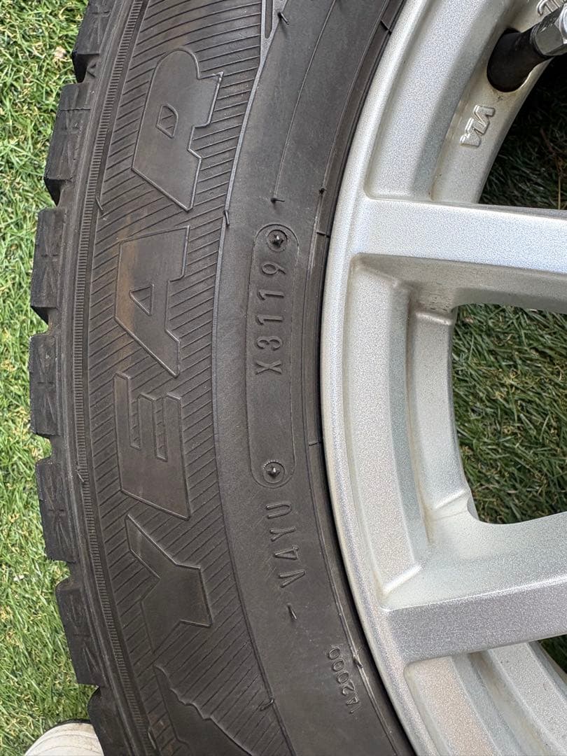 スタッドレスタイヤ 175/65/R15 4本　 15インチ