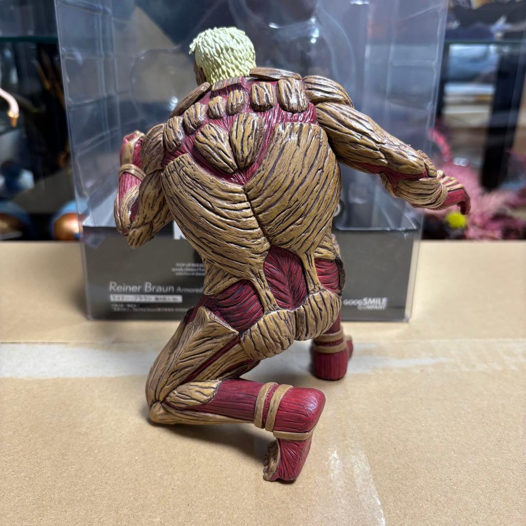 進撃の巨人　POPUP PARADE フィギュア　鎧の巨人