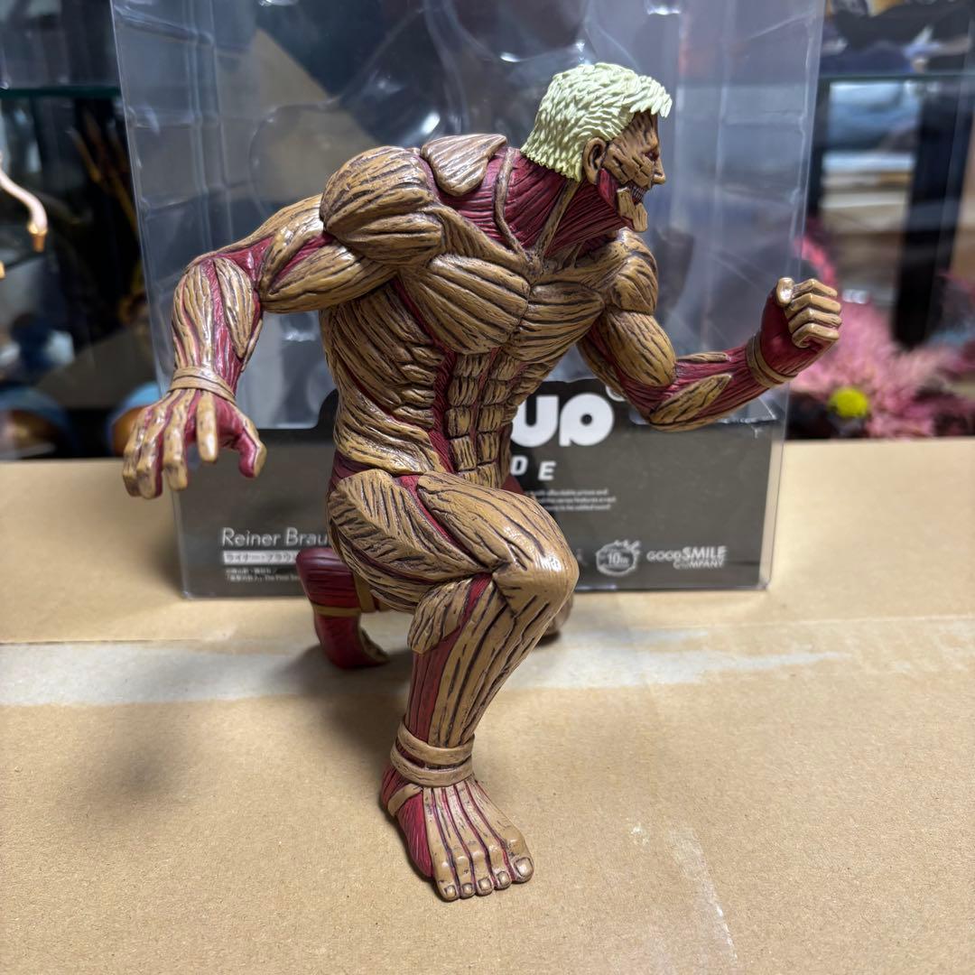 進撃の巨人　POPUP PARADE フィギュア　鎧の巨人