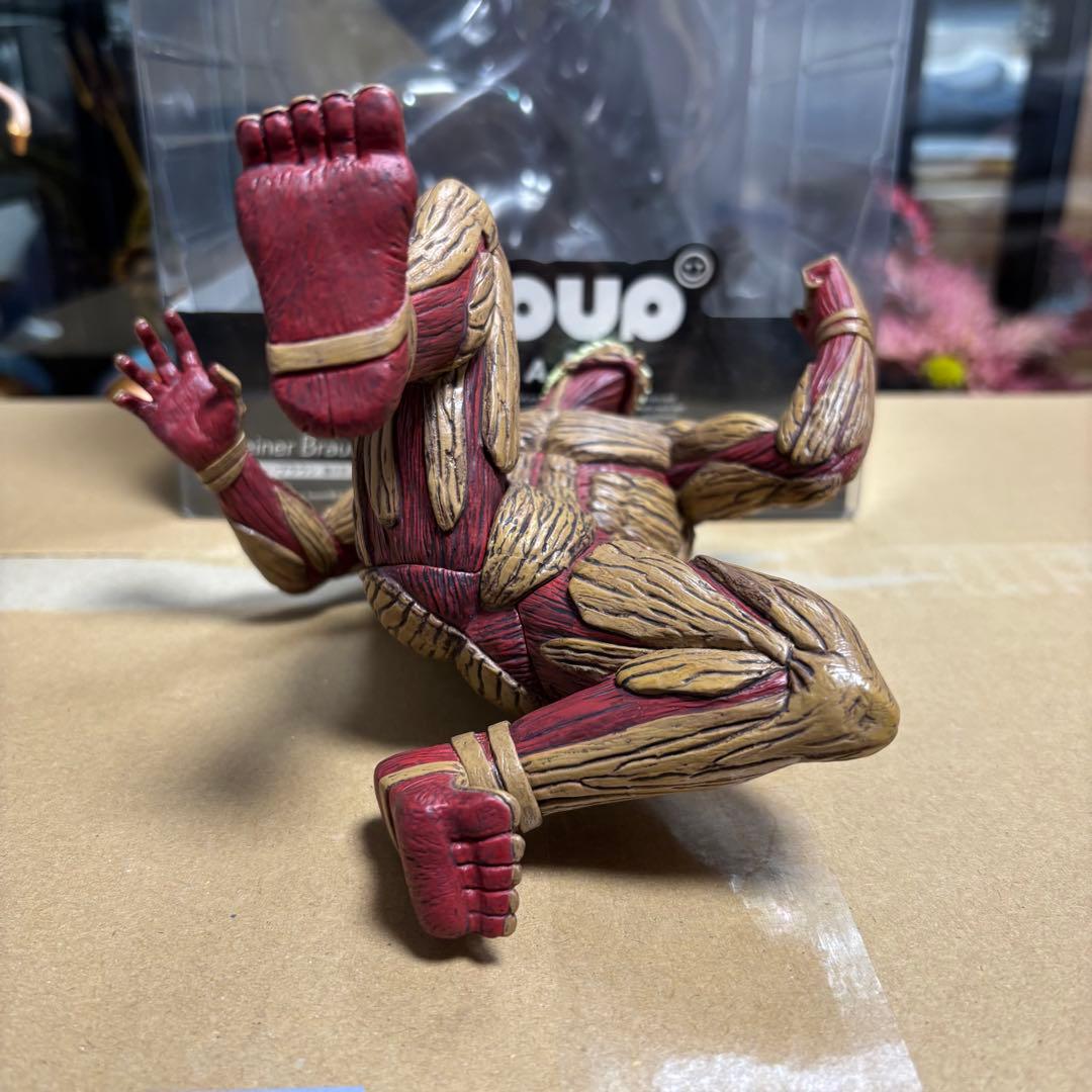 進撃の巨人　POPUP PARADE フィギュア　鎧の巨人