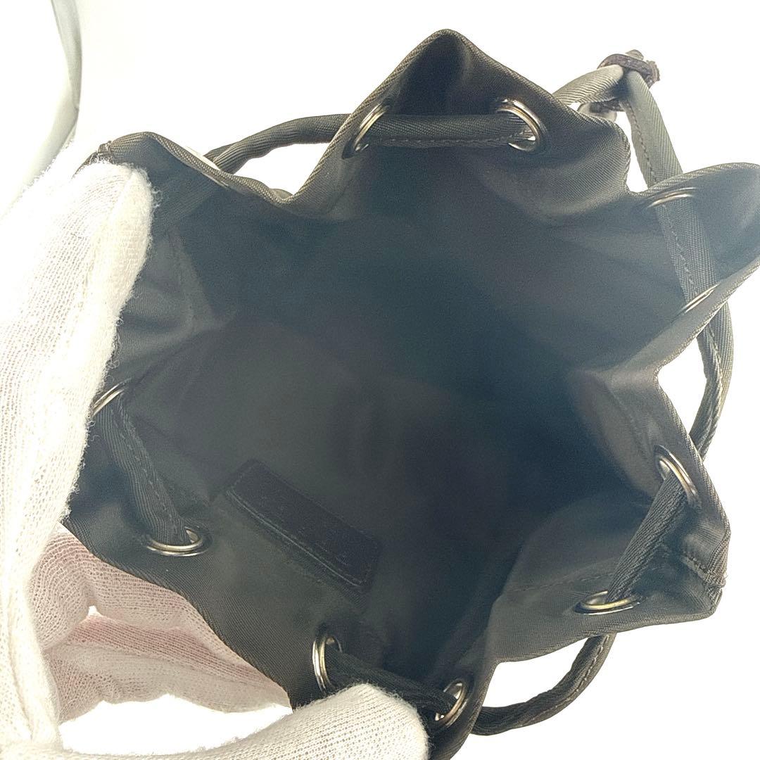 PRADA ナイロン 巾着ポーチ 三角ロゴ カーキ ブラウン MV369 - メルカリ