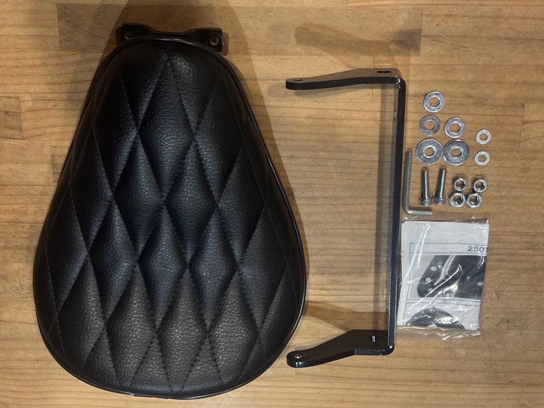 ガレージT&F製 250TR用 ソロシート（ダイヤ） 有限会社ガレージT&F / エストレヤ ソロシート(ダイヤ)ブラック