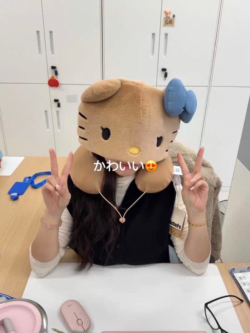 海外限定Hello Kitty x TBH ネックピロー 在庫ラスト - メルカリ