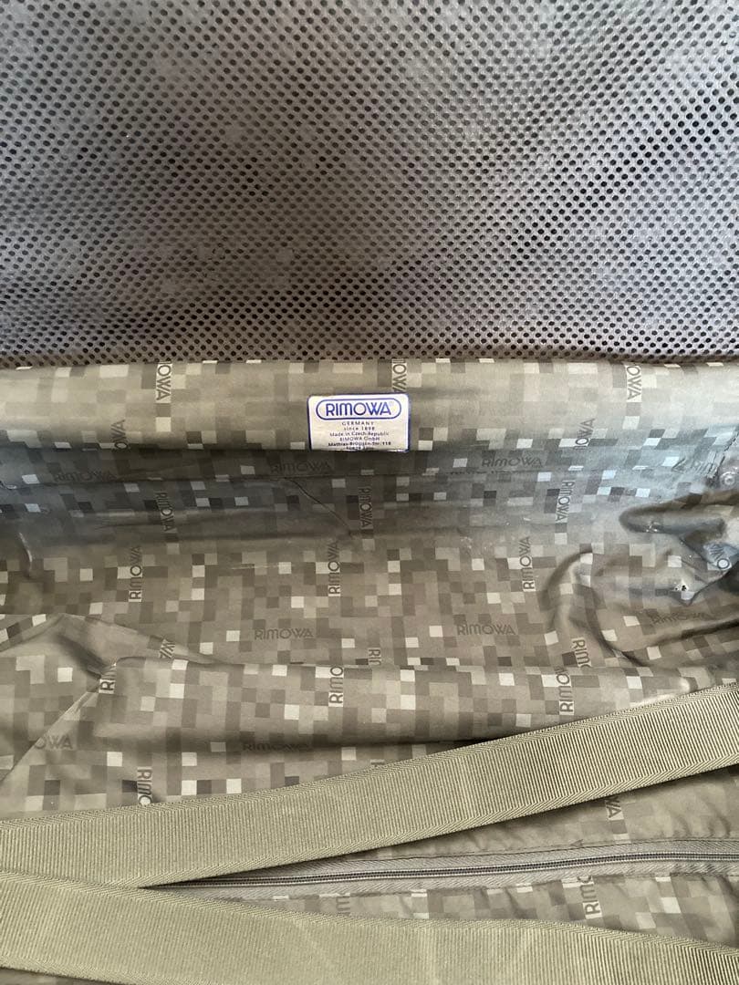 リモワサルサ2輪 デジタル迷彩仕様 最新TSA搭載☆艶消黒35ℓ機内持込