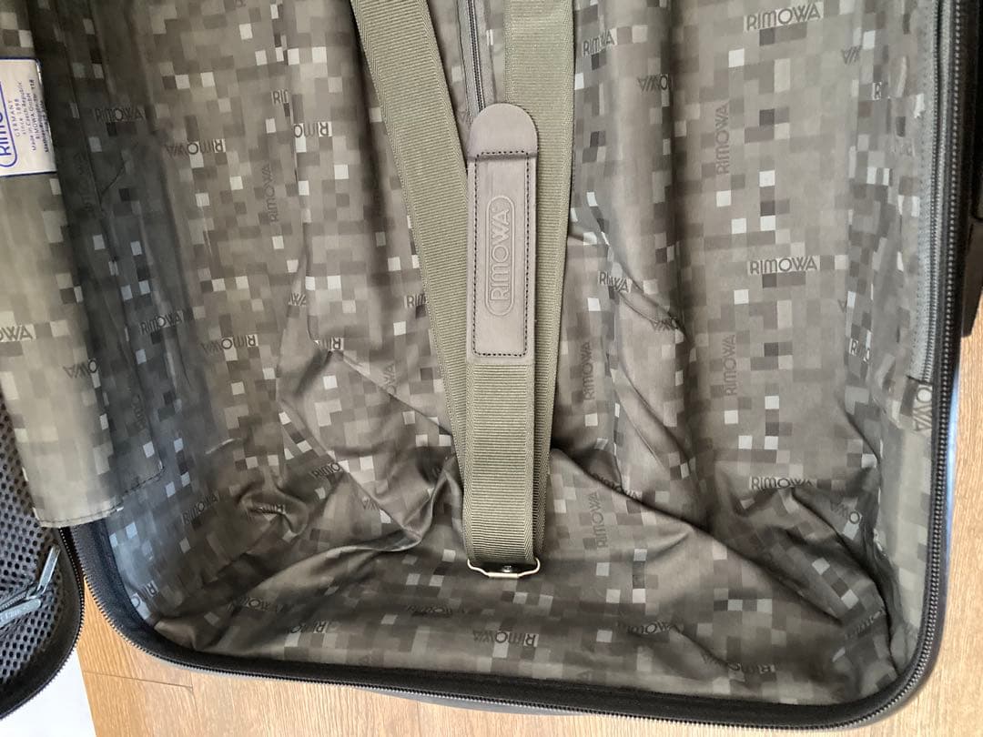 リモワサルサ2輪 デジタル迷彩仕様 最新TSA搭載☆艶消黒35ℓ機内持込