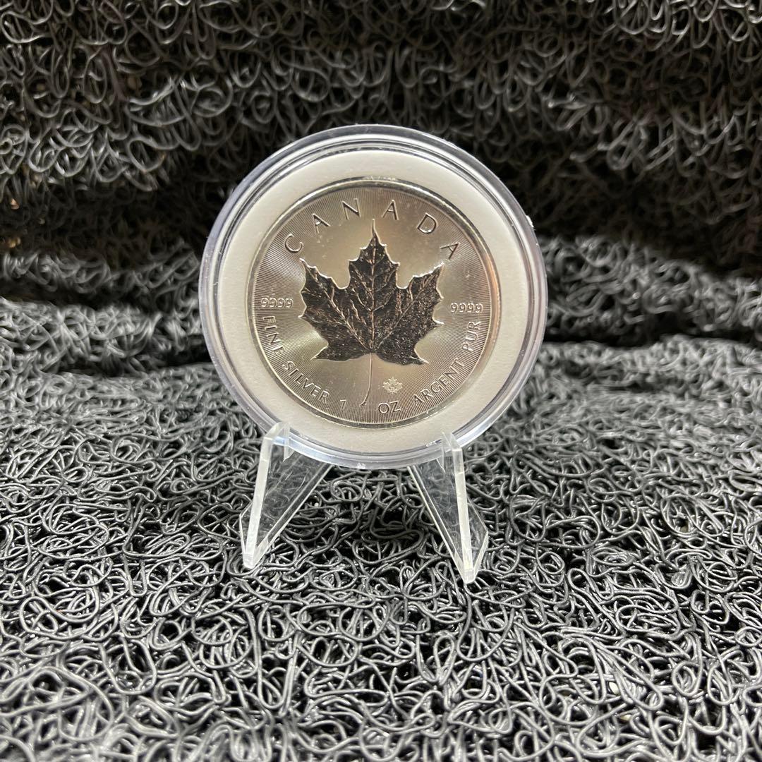 2022年カナダ メイプルリーフ銀貨 2021年メリークリスマス・サンタ純銅 2021年 カナダ メイプルリーフ 1oz 5ドル 銀貨 エリザベス2世 NGC社