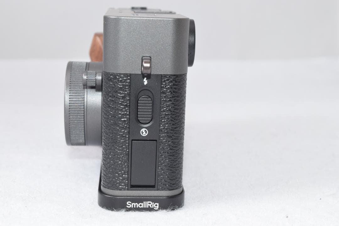 ショット数2回☆FUJIFILM X-half 木製グリップ☆チャコールシルバー