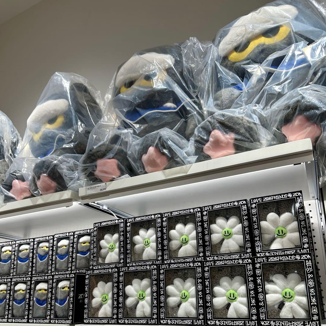 ZO&FRIENDS ZOA BIG ぬいぐるみ ポップアップ G-DRAGON - メルカリ