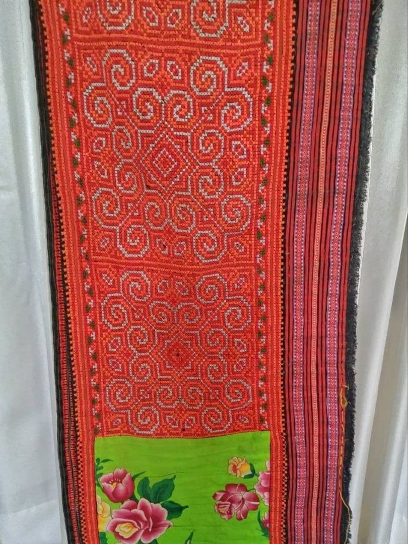 【東南アジアの布】タイ 山岳民族の衣装 スカート 古布 アンティーク