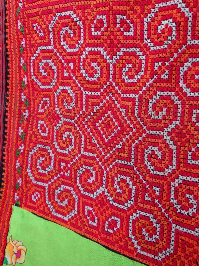 【東南アジアの布】タイ 山岳民族の衣装 スカート 古布 アンティーク