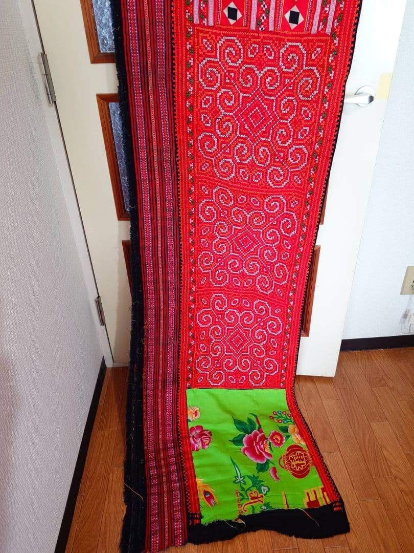 【東南アジアの布】タイ 山岳民族の衣装 スカート 古布 アンティーク