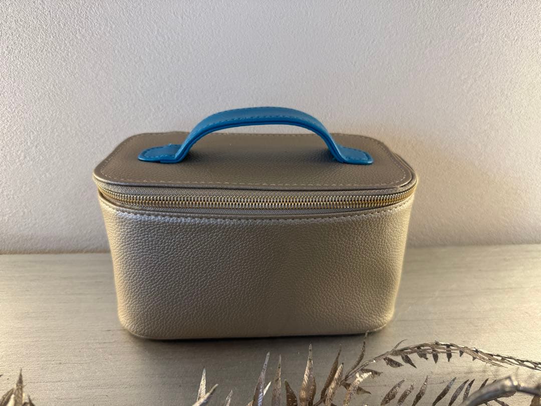 エミレーツ航空　ファーストクラス　アメニティ　レディース　ブルガリ エミレーツ航空、秋冬シーズン向けのブルガリのスタイリッシュな