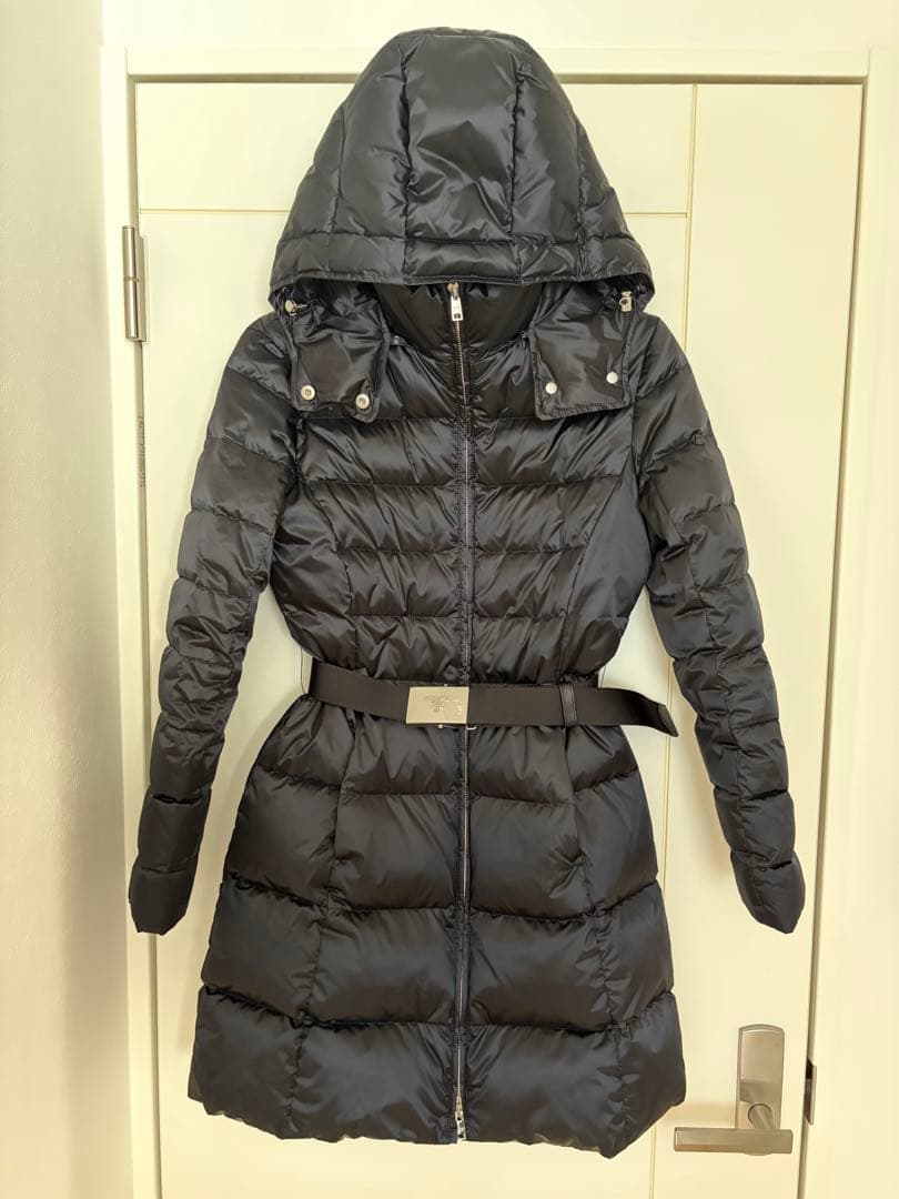 PRADA フード付き ブラック ダウンジャケット　38 PRADA（プラダ） 【超美品】プラダ ファー付き ダウンジャケット