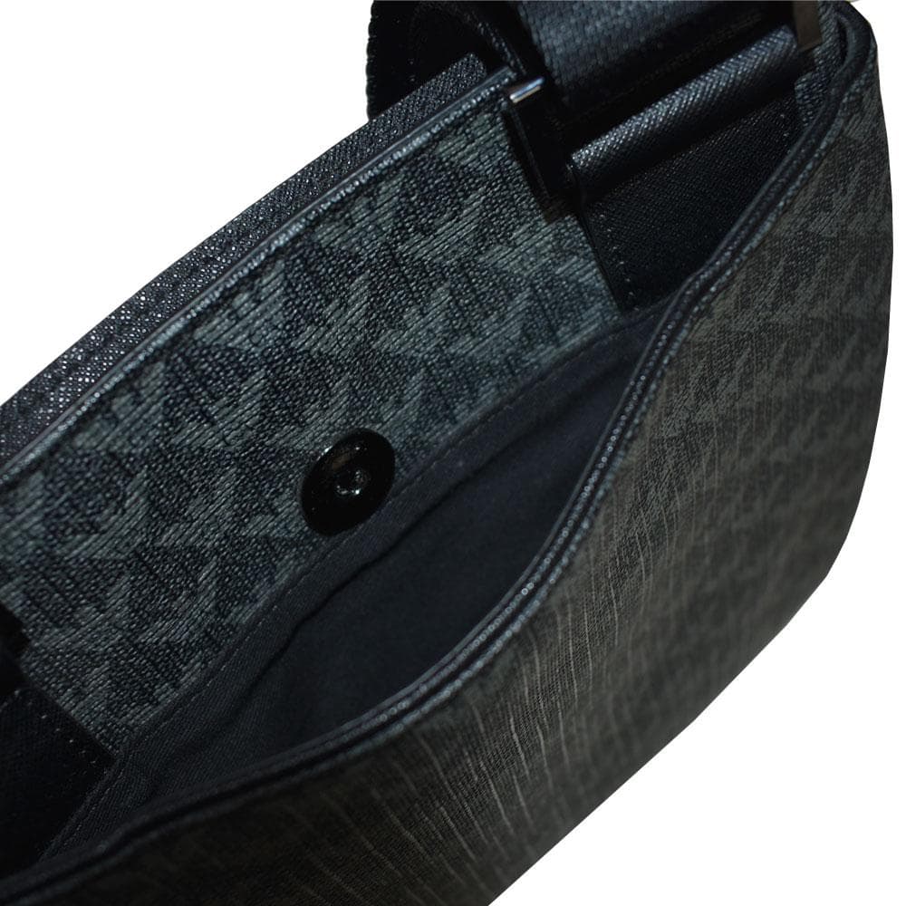 EMPORIO ARMANI ショルダーバッグ 【イーグルロゴ柄】 新品！