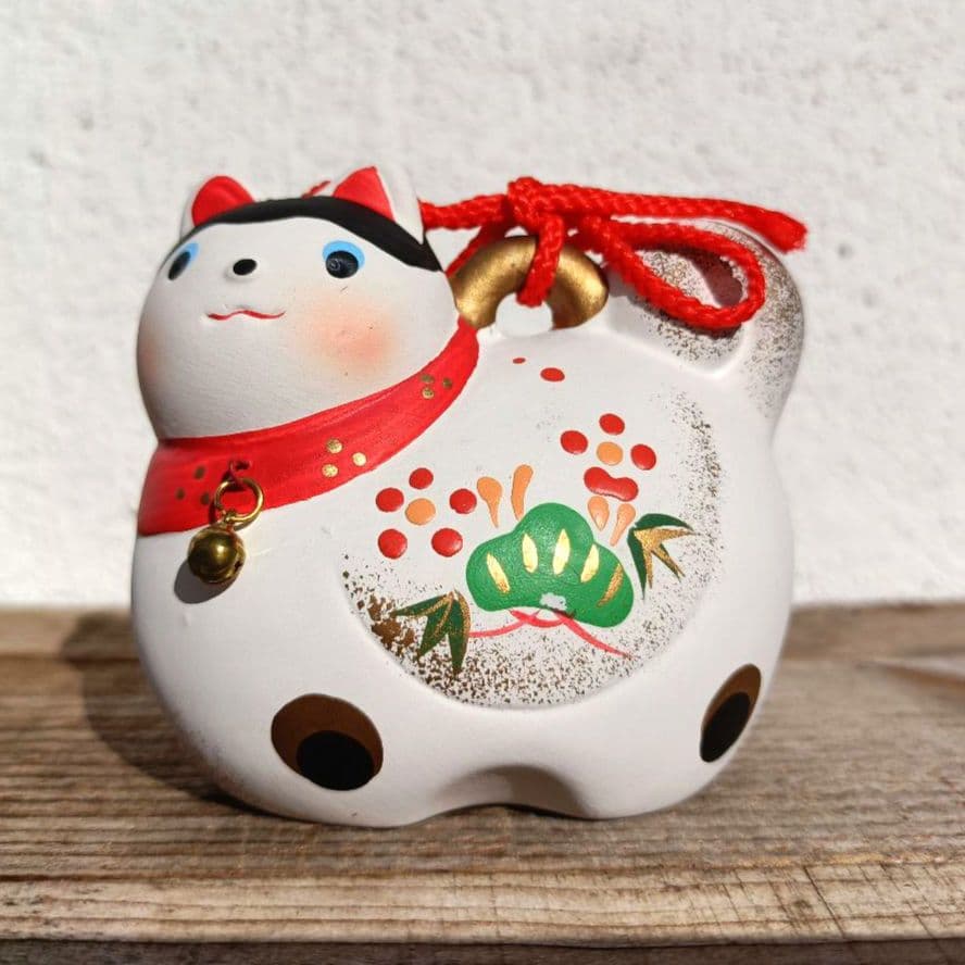 戌(いぬ) 土鈴】干支 縁起物 戌年 陶器製 飾りもの - メルカリ