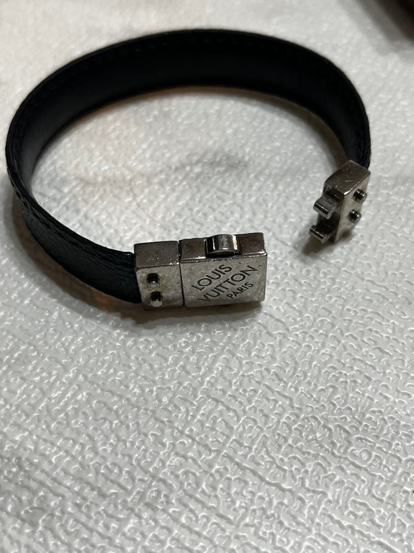 ハルズホーム様専用 Louis Vuitton ブラックレザーバングル - メルカリ