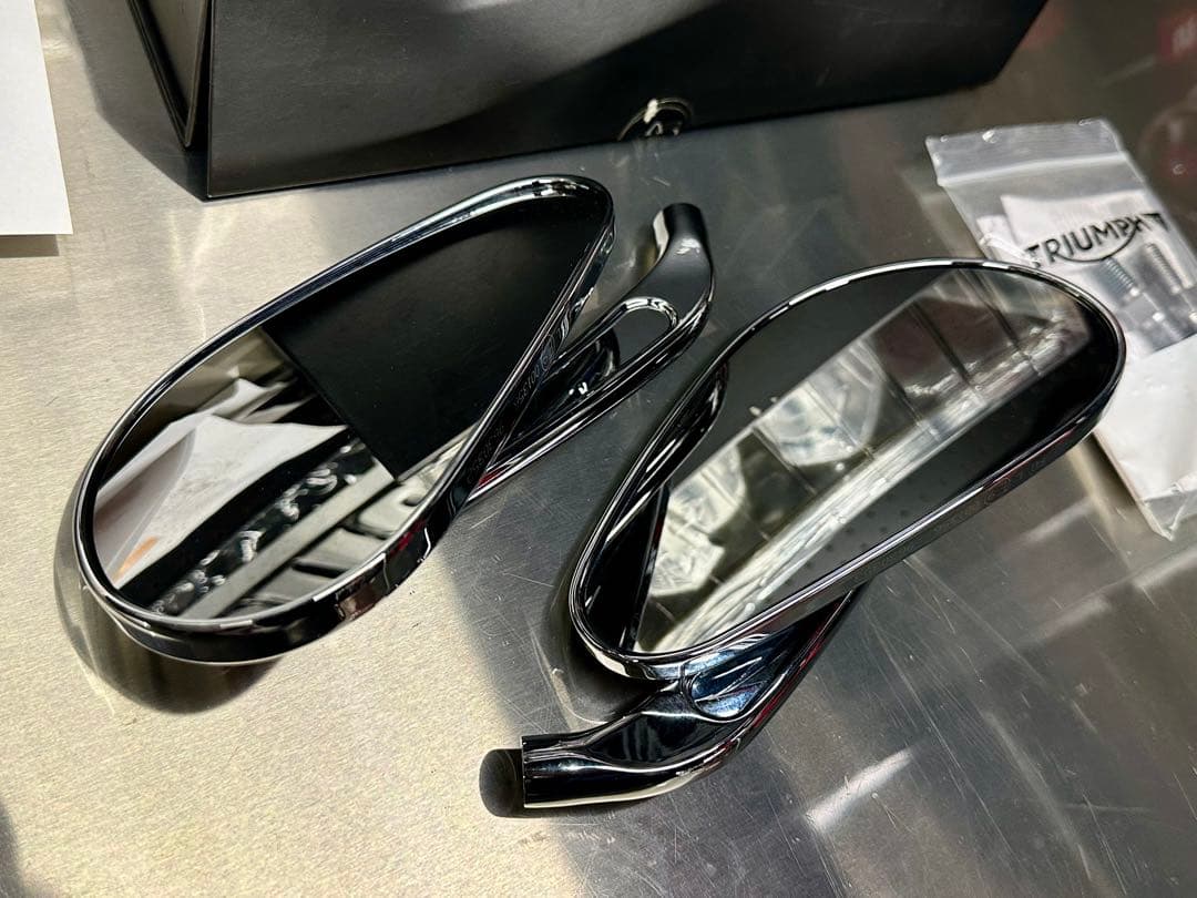 未使用 TRIUMPH トライアンフ純正 ティアドロップ ミラー （クローム
