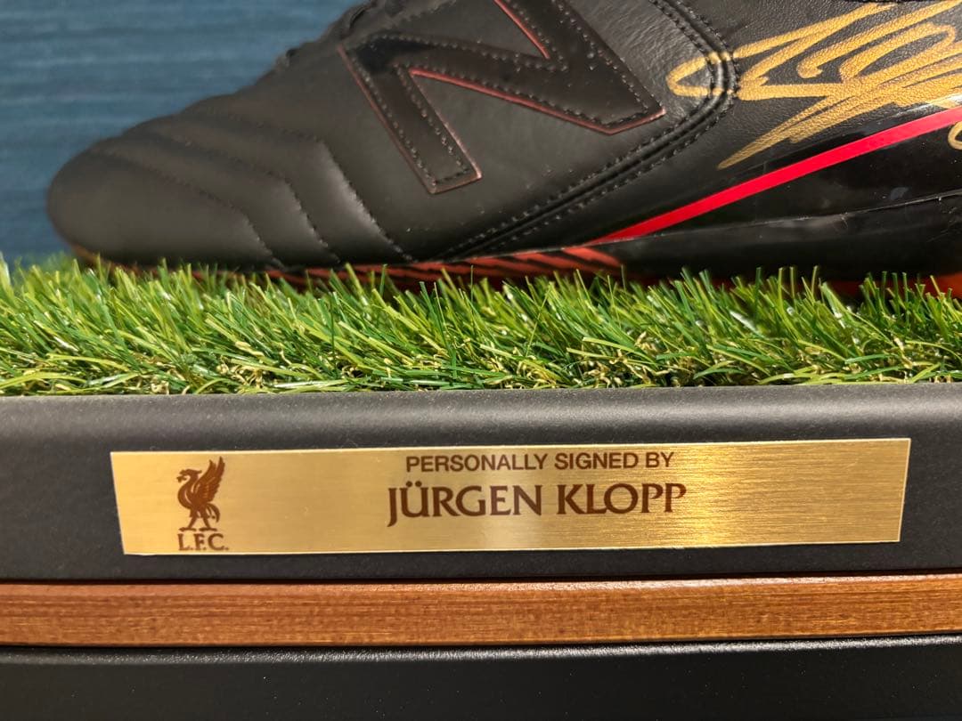 公式】ユルゲンクロップ直筆サイン入りスパイク - メルカリ