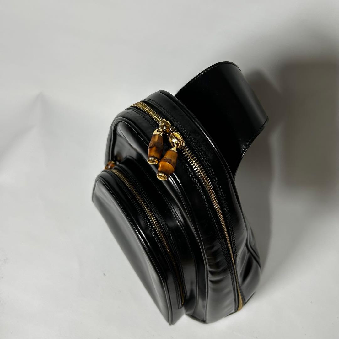 良品】 GUCCI バンブー エナメル ボディーバッグ ロゴ型押し 黒 OLD