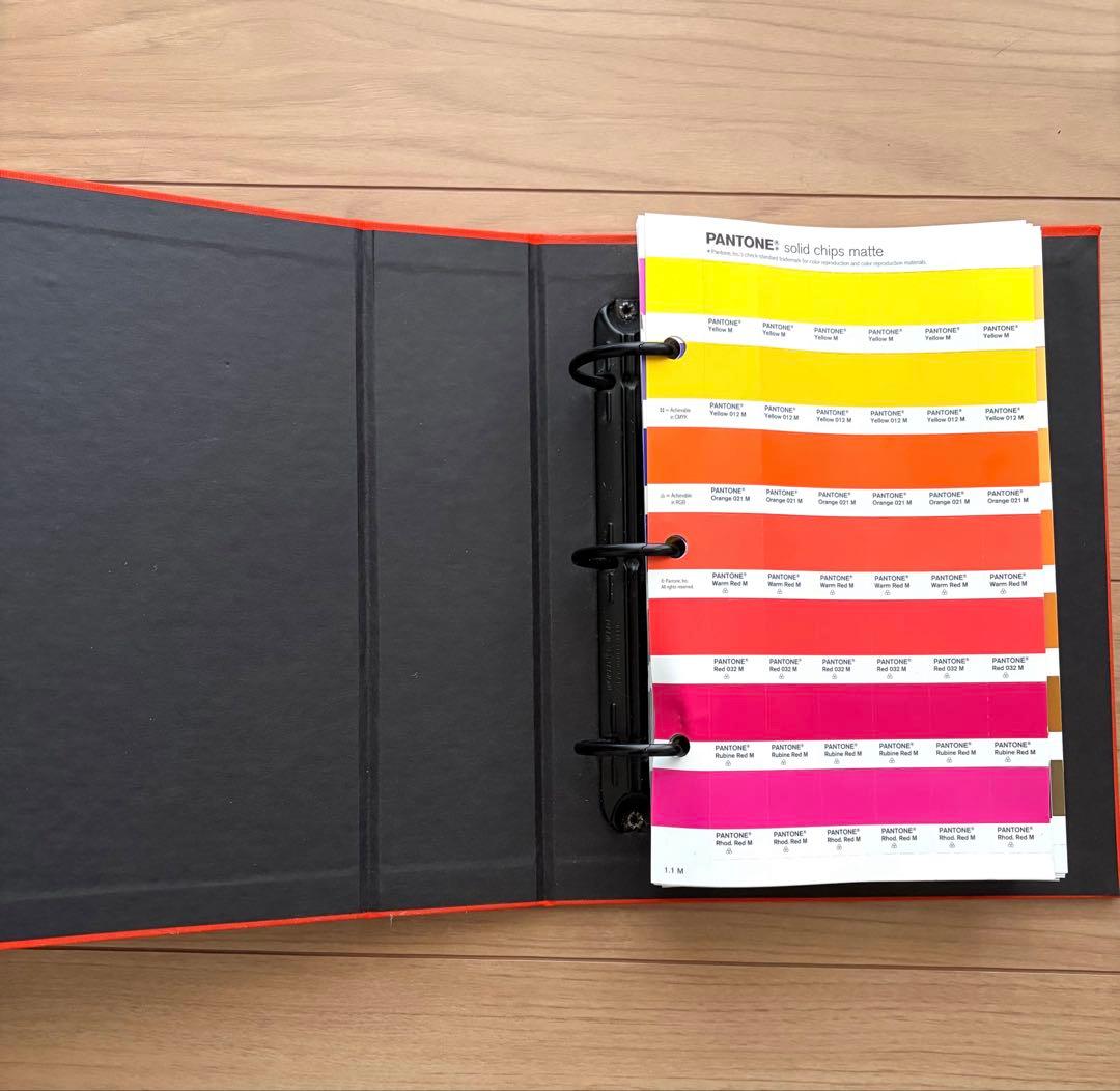 PANTONE solid chips コート/マット - メルカリ