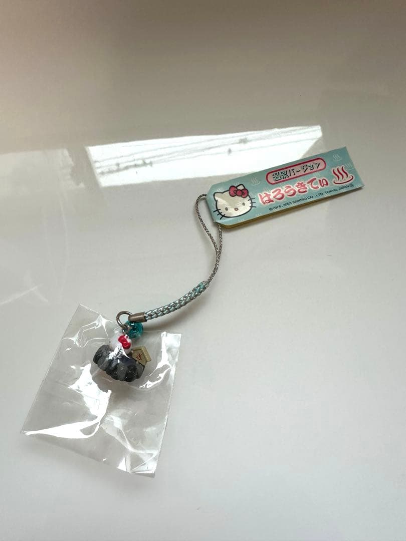 ハローキティ 温泉 根付け ストラップ - メルカリ