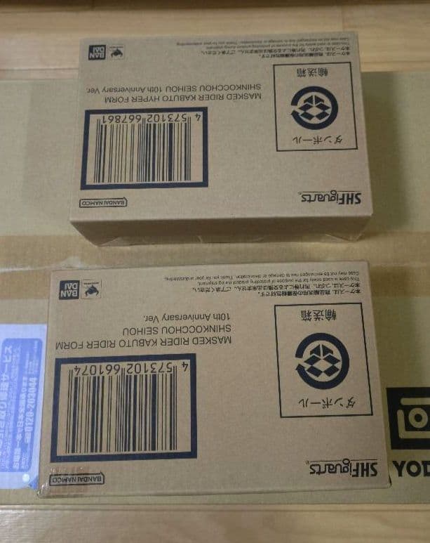 S.H.Figuarts 真骨彫製法 仮面ライダーカブトハイパーフォーム10th