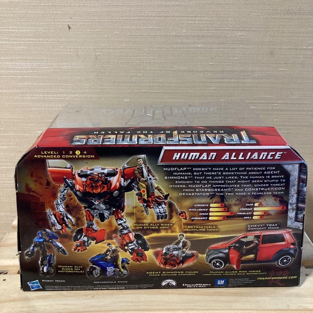 トランスフォーマーリベンジ　マッドフラップ&シモンズ捜査官