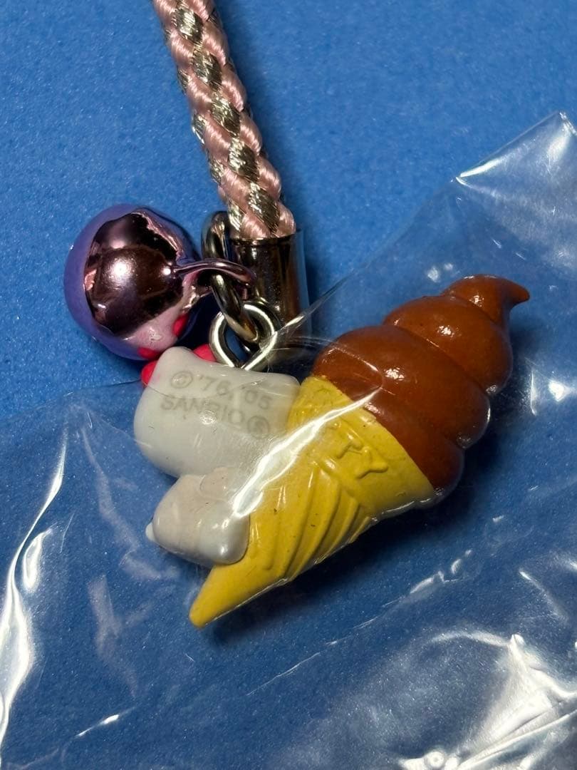 ご当地キティ　ソフトクリーム　ドーナツ　根付け　3点セット