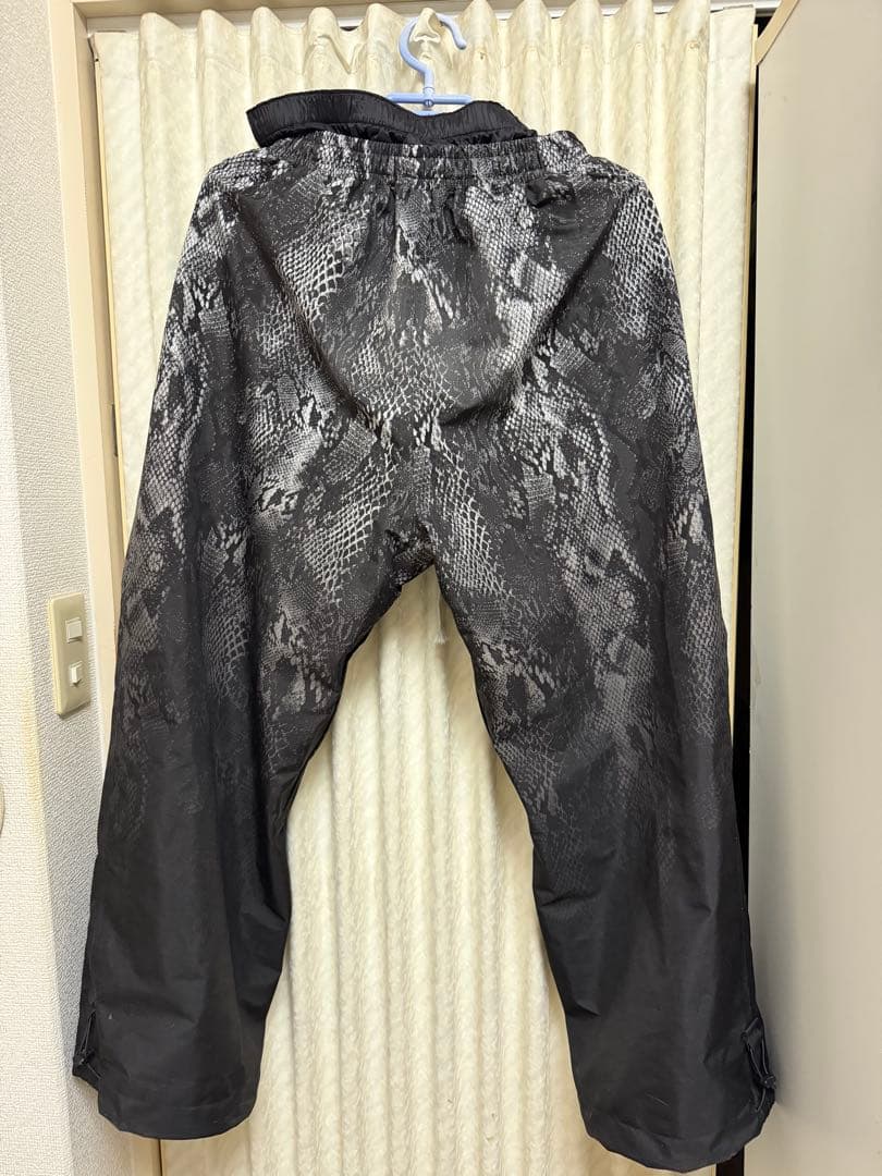 ZACHARIAH スノーボードウェア 蛇柄 ブラック Sサイズ 男女兼用 - メルカリ