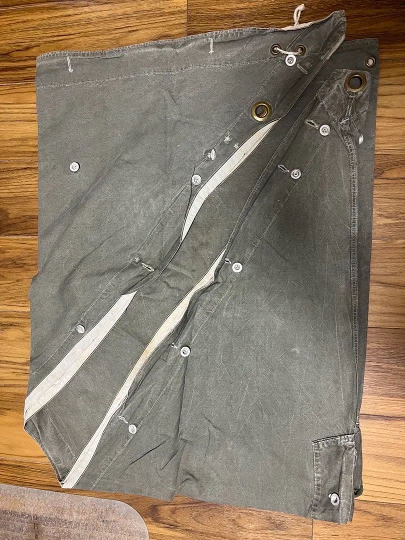 スウェーデン軍幕　テント地　軍幕 スウェーデン軍幕2枚張りで 秘密基地感凄い✨ 軍幕の時期ですなぁ