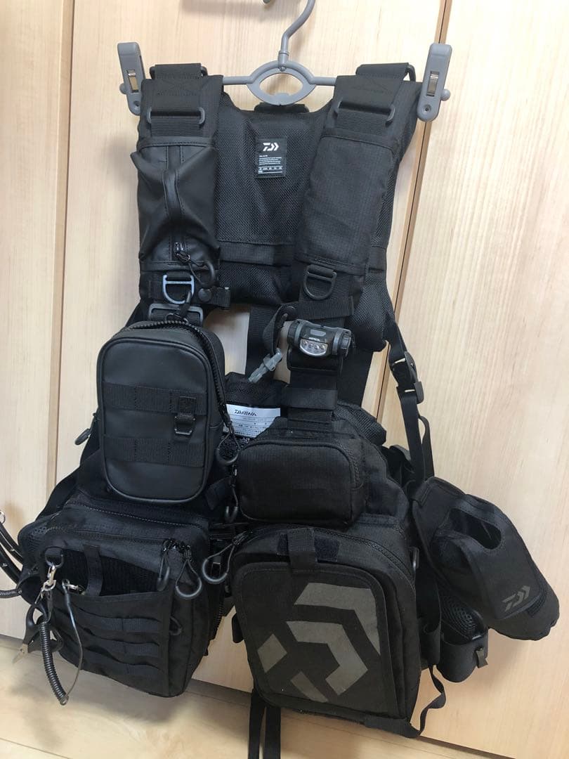 ダイワ　ベンチクールゲームベストⅤ&ルアーセット！美品です ダイワ ベンチクールゲームベストV DF-6122をレビュー！クチコミ・評判
