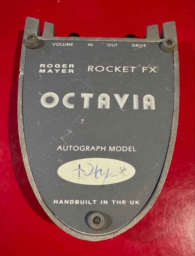 ギター Roger Mayer Octavia Rocket fx Autograph i believe my Roger Mayer Octavia is from the 90s, right? Does