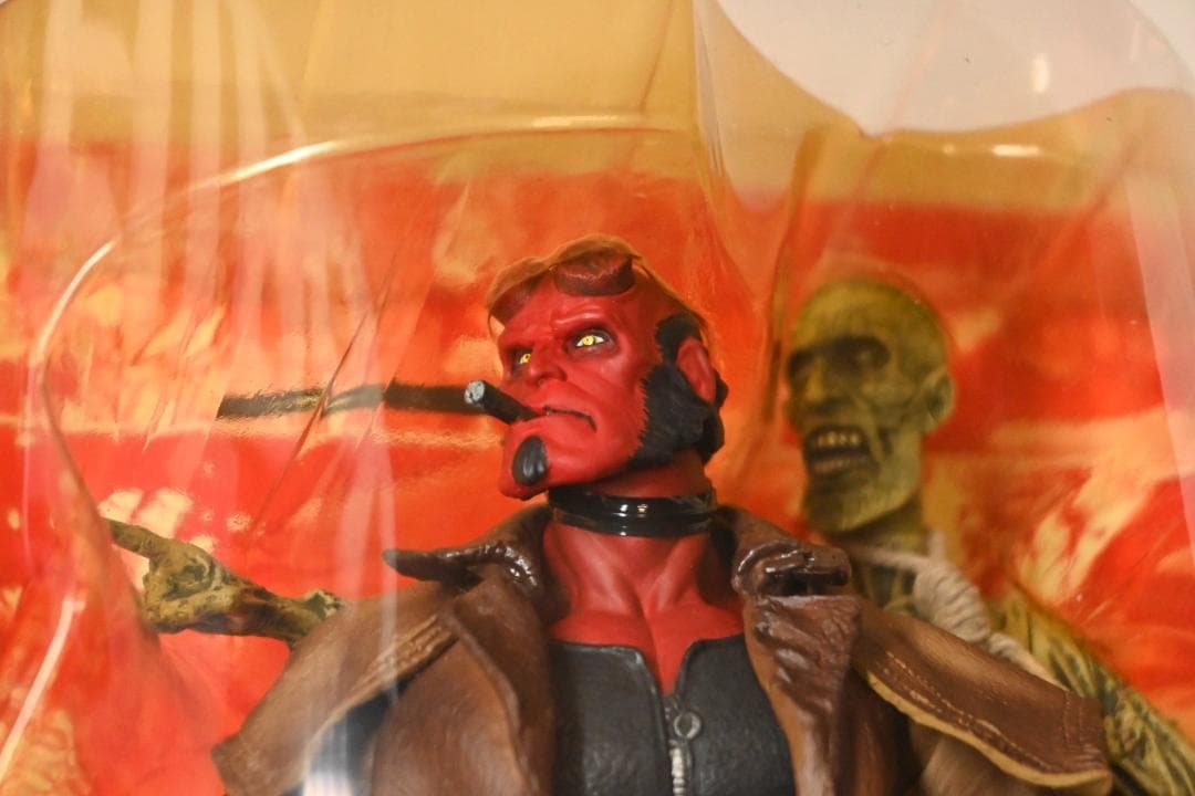 ヘルボーイ アクションフィギュア 日本限定