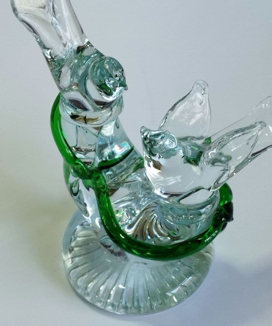 クリスタルガラスの鳥の置物 2羽の鳥がさえずってます。角度を変えて