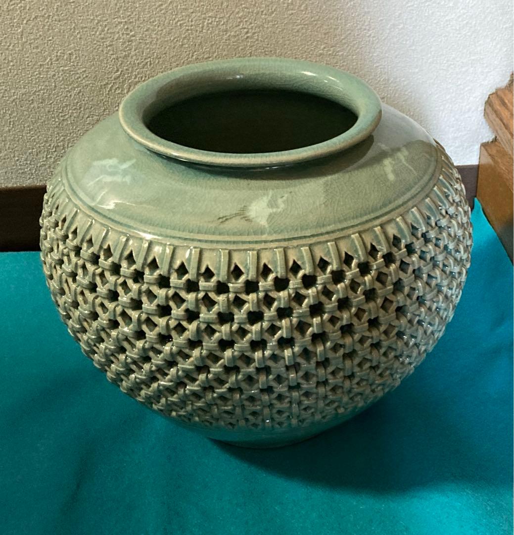 韓国高麗青磁 宇成陶窯 花瓶 透かし網細工 - メルカリ