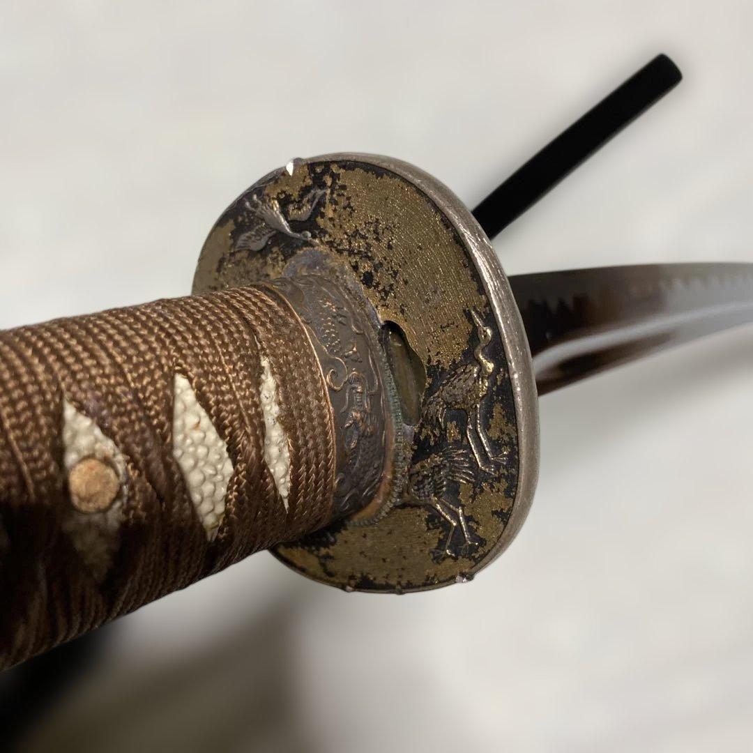 模造刀(居合刀)下緒無し 茶柄 鶴と波絵角丸鍔 - メルカリ