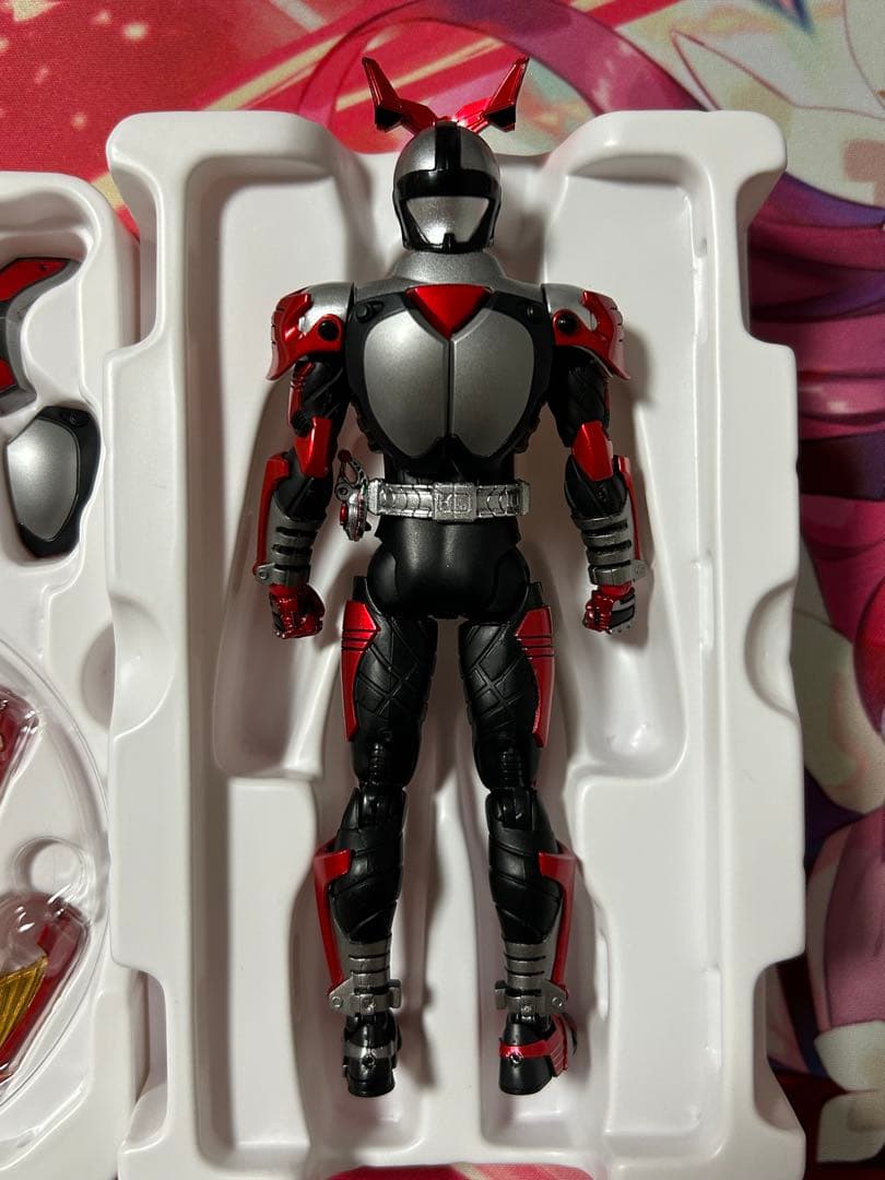 S.H.Figuarts（真骨彫製法）仮面ライダーカブトハイパーフォーム