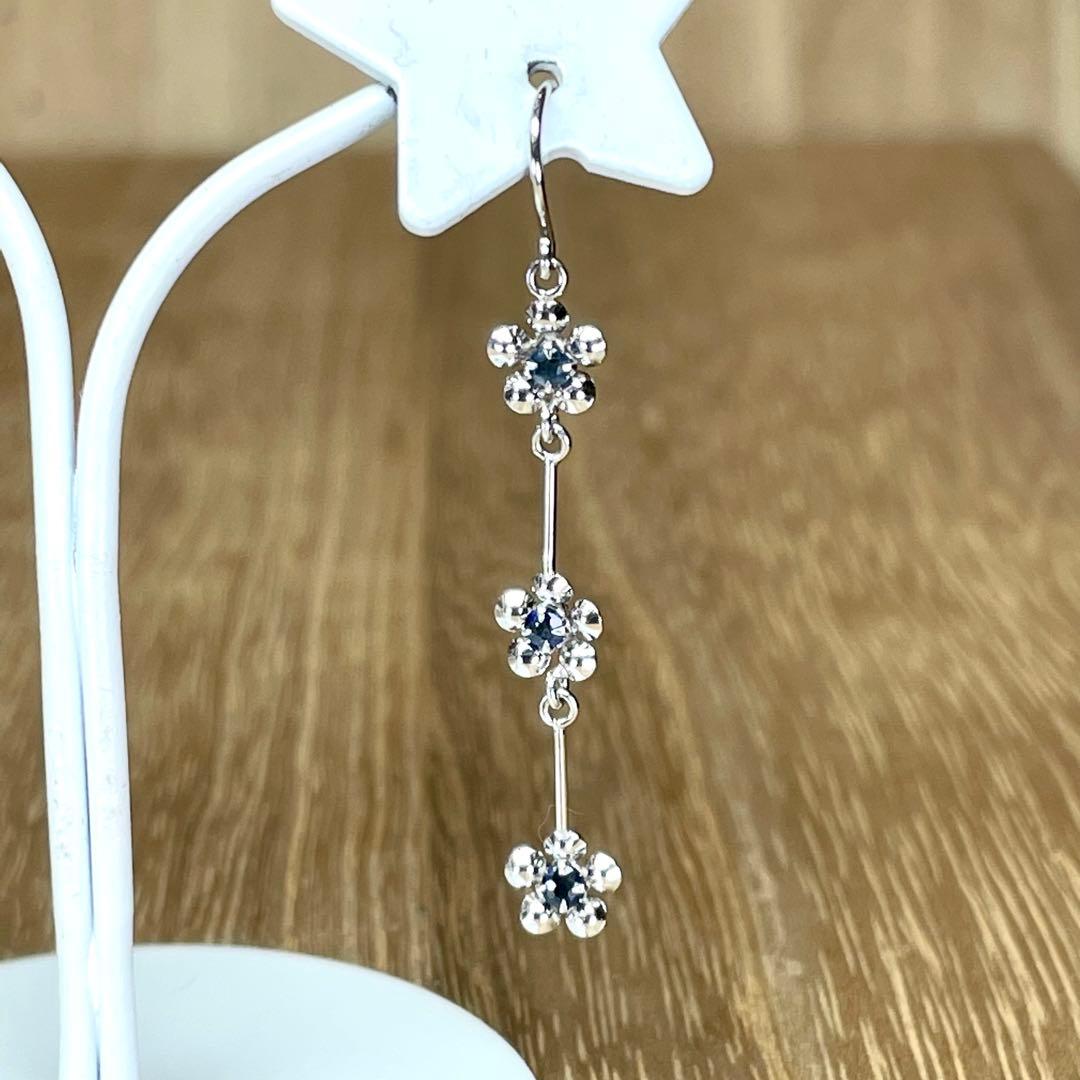 可愛い！K14WG サファイア 花 フック ピアス 0.90g M1554