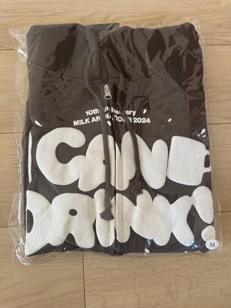 M!LK 「I CAN DRINK!」 かわいすぎジップパーカー - メルカリ