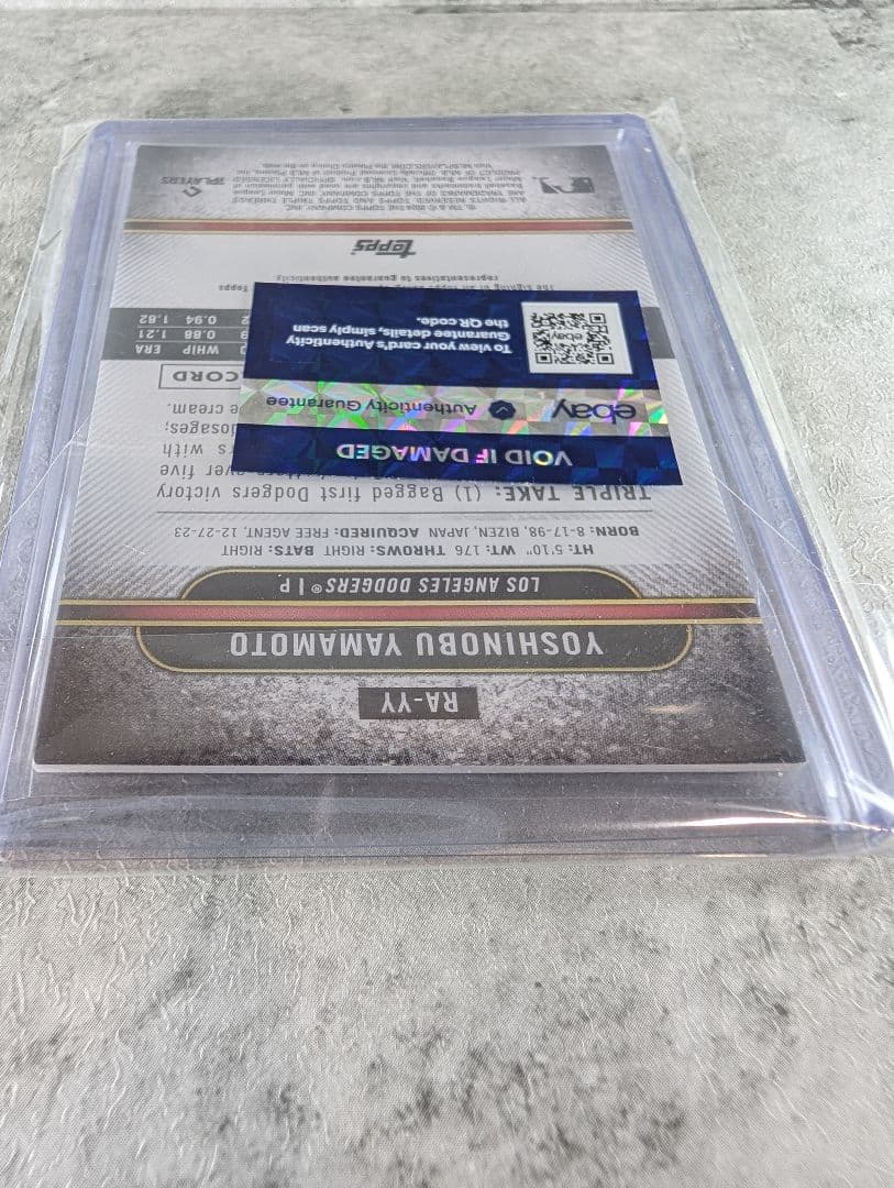 【01/50】山本由伸 直筆サイン 2024 Triple Threads