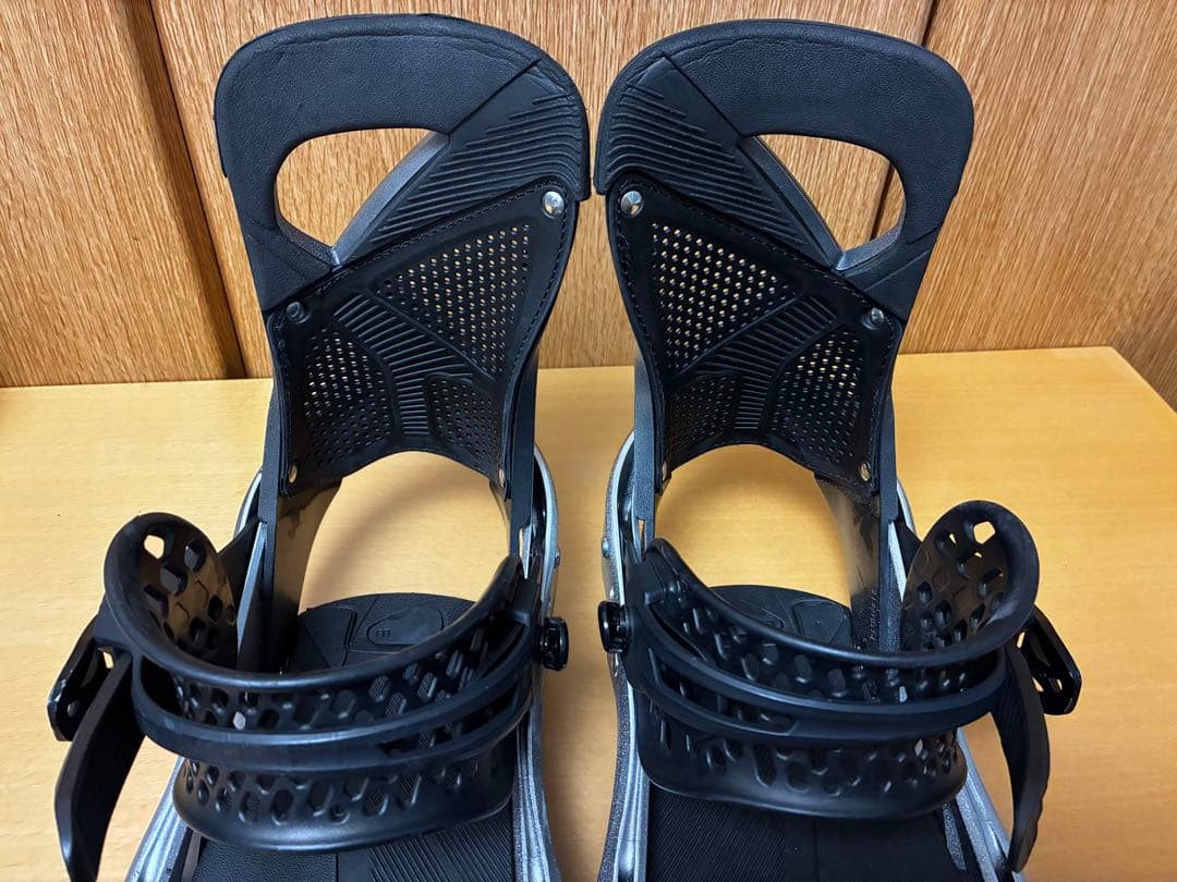 バートンBURTONバインディング【レクサ（レディースM）】シルバー