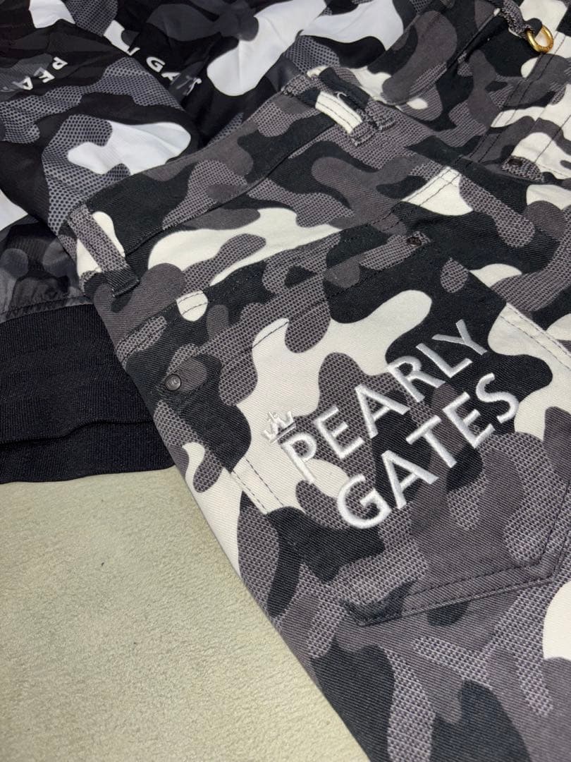 超美品）パーリーゲイツ、ブラックカモ、ジャケットとスカートのセット